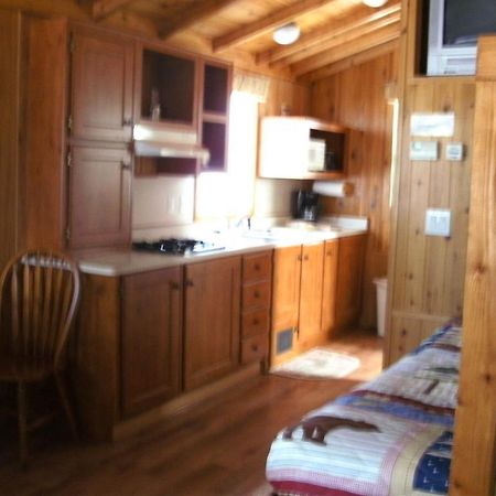 Bend-Sunriver Camping Resort Studio Cabin 6 エクステリア 写真