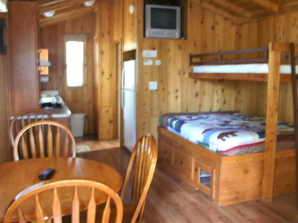 Bend-Sunriver Camping Resort Studio Cabin 6 エクステリア 写真