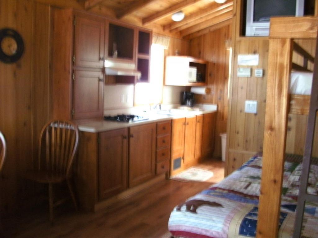Bend-Sunriver Camping Resort Studio Cabin 6 エクステリア 写真