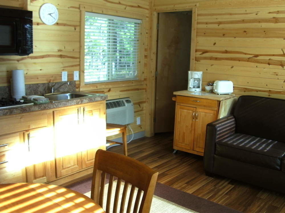Bend-Sunriver Camping Resort Studio Cabin 6 エクステリア 写真