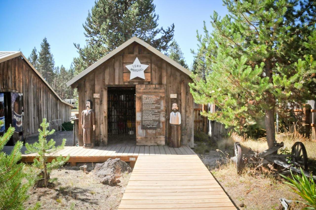 Bend-Sunriver Camping Resort Studio Cabin 6 エクステリア 写真